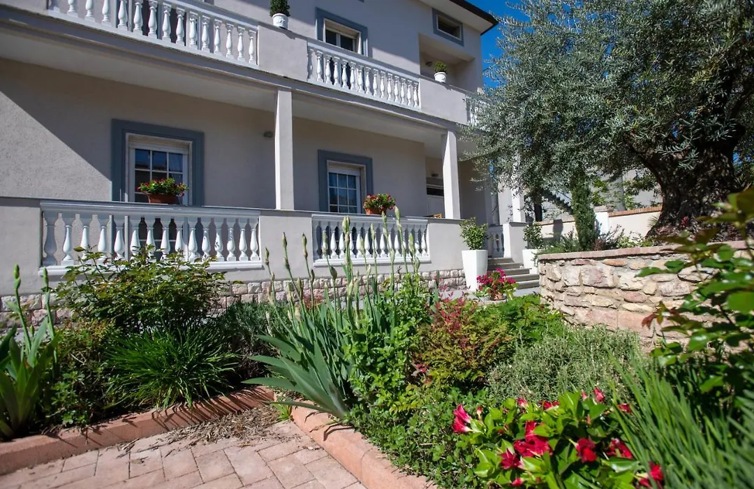 Villa Luce Assisi Rooms&Suites-1